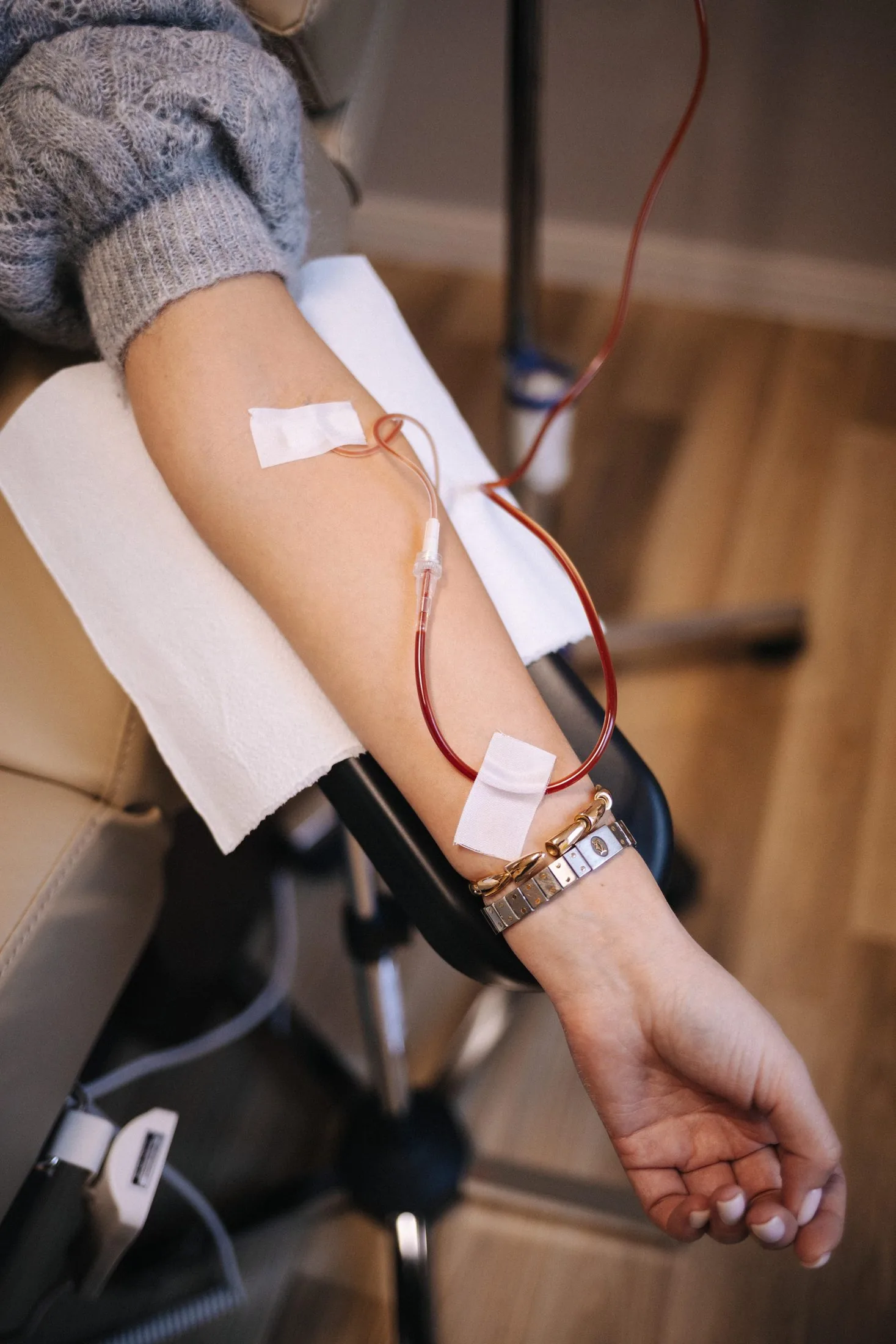 Ozone autohemotherapy on the arm — physician-supervised